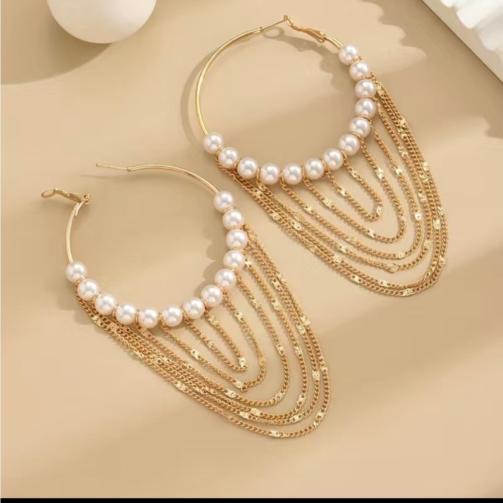 NWT Pearl golden chain hoop earrings NIP - Picture 2 of 3